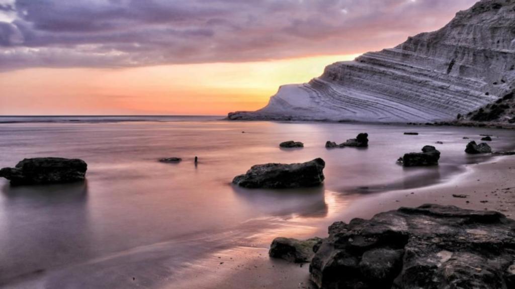 Un Tuffo Alla Scala Dei Turchi